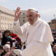 Papa Franjo daje blagoslov homoseksualcima