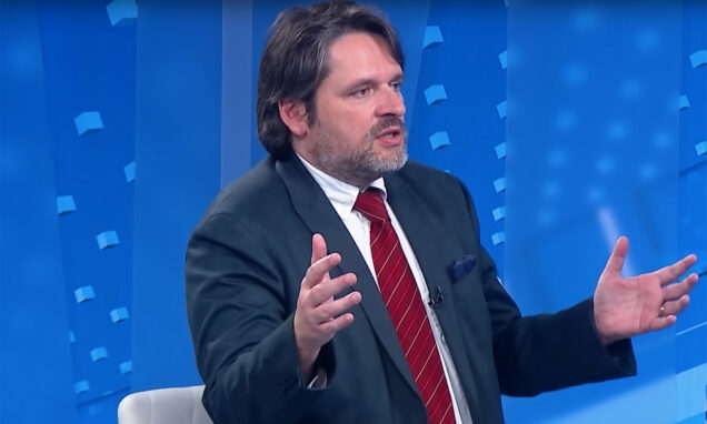 Prosječan radni staž u Hrvatskoj iznosi 33 godine, sedam manje nego u Njemačkoj i Skandinaviji, što utječe na niže mirovine. Prosječna starosna mirovina je oko 620-630 eura, dok bi izdvajanje 1% plaće u treći stup moglo povećati mirovinu za 100 eura. Ključni problem su kraći radni staž i manja produktivnost.