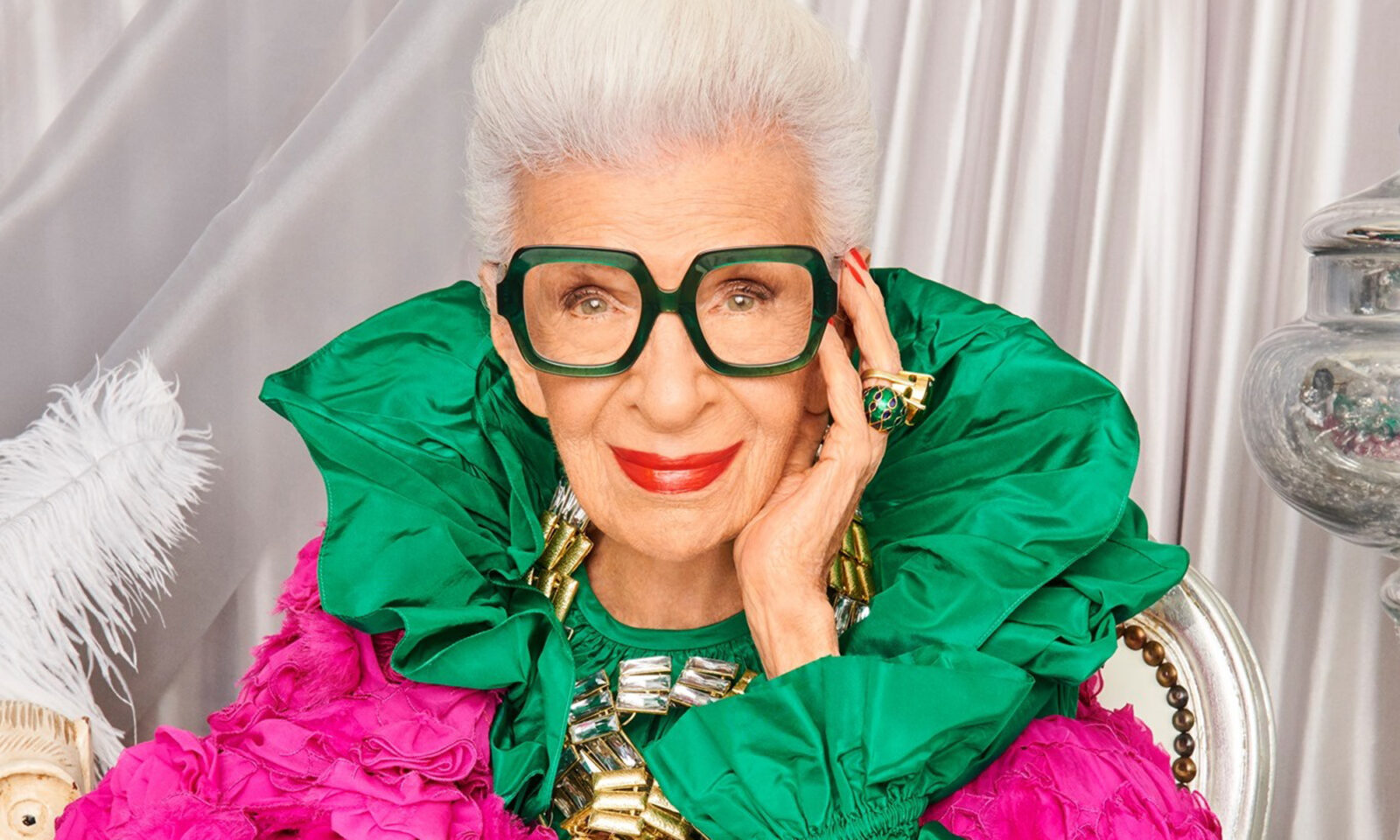 Preminula je Iris Apfel. Nazivali su je "šarenom modnom pticom". Pratilo ju je dva milijuna ljudi na društvenim mrežama.