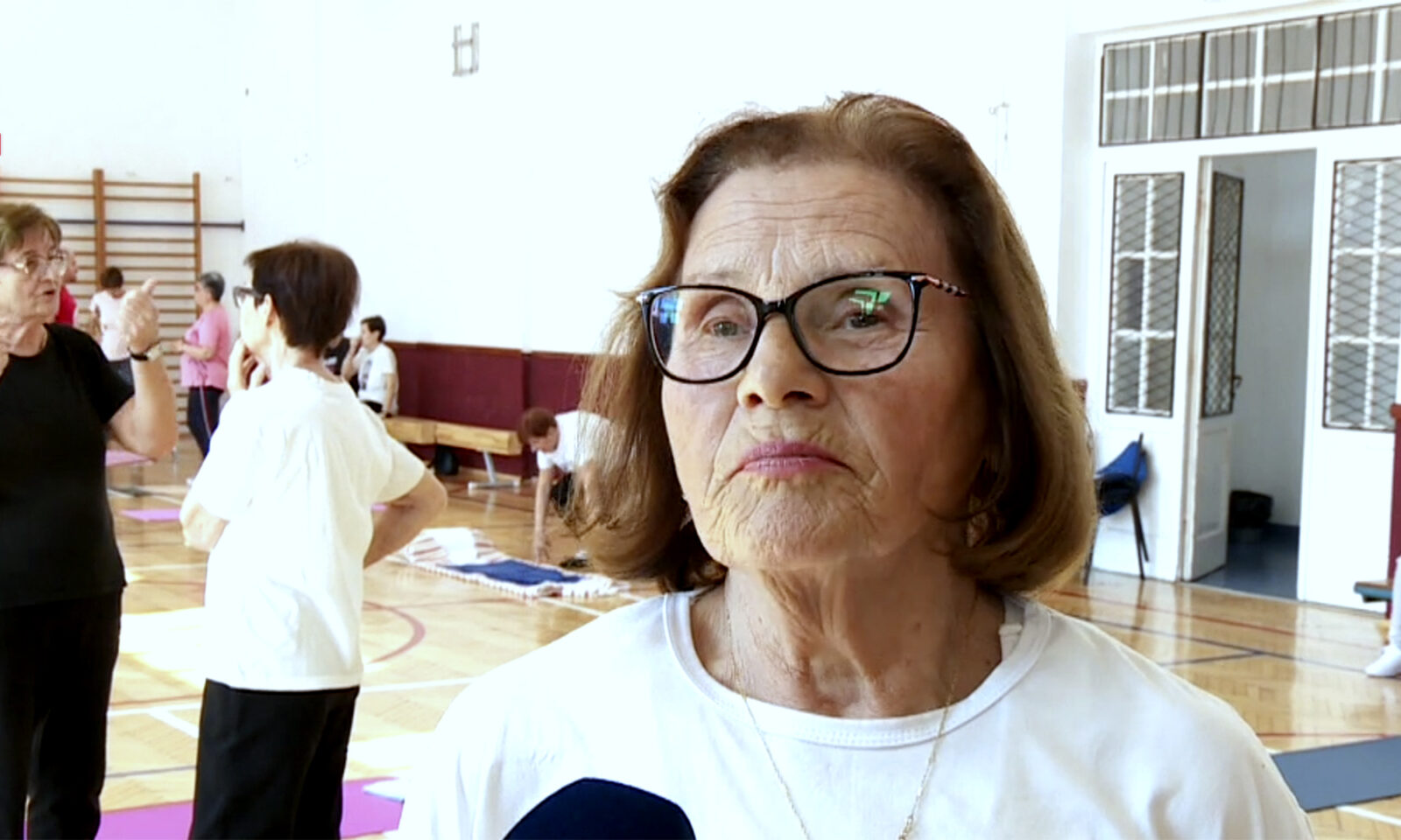 Umirovljenica u fitness dvorani.