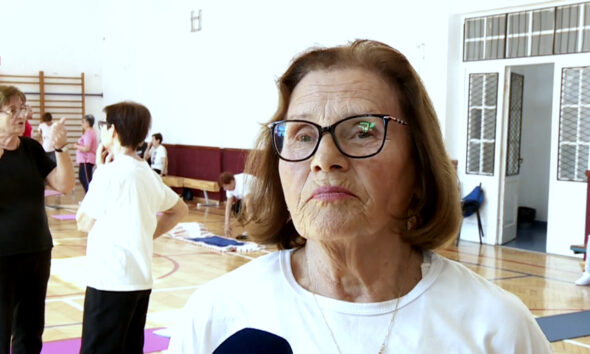 Umirovljenica u fitness dvorani.