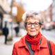 Honorarni rad u mirovini: Gospođa Nevenka (71) otkriva kako radi honorarno čak i nakon umirovljenja i kako joj to pomaže poboljšati svoj budžet. Zadovoljstvo i optimizam: I gospođa Nevenka i Violeta (68) dijele svoje priče o radu u mirovini i izražavaju svoje zadovoljstvo time, čime naglašavaju pozitivnu perspektivu starijih osoba na rad u trećem dobu. Financijski izazovi: Obe umirovljenice dijele iznose svojih mirovina i ističu da im to nije dovoljno, potičući potrebu za dodatnom zaradom u mirovini.
