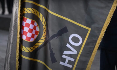 Ustavni sud Hrvatske odobrio je 190 zahtjeva bivših članova HVO-a za status ratnih vojnih invalida, iako nisu ratovali u Hrvatskoj. Potpise na potvrdama stavio je general Rojs. Ako se status prizna, Hrvatska bi morala isplatiti milijune eura. Pitanje je hoće li sporne 'invalidnine' plaćati siromašni umirovljenici i branitelji. Rješenje leži u odluci između Ustavnog i Visokog upravnog suda.