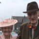 Kako javlja BBC, Charles Tryweryn Davies (92), i Margaret Eunice Davies (89), poznata kao Peggy, oporučno su ostavili veći dio svoje imovine dobrotvornoj organizaciji. Par, koji je odrastao na obiteljskom imanju u Corwenu u Denbighshireu, opisan je kao "lokalni likovi". Peggy je preminula u studenom 2019., a Charles četiri mjeseca kasnije. Wales Air Ambulance je rekao da će njihova velikodušnost biti dostatna za financiranje više od 280 misija spašavanja života. Vjeruje se da su im brat i sestra darovali svoj novac u znak zahvale za hitni zračni prijevoz pružen Charlesu nakon nesreće s traktorom. Merfyn Roberts, njihov prijatelj, rekao je: "Sjećam se kako mi je Charles pričao o svojoj nesreći i koliko je bio zahvalan na fantastičnoj usluzi koju je primio, ali nismo znali njihove namjere sve dok nisu preminuli." Rekao je da je Charles bio "zloćko" koji je volio sakupljati satove i Land Rovere, dok je Peggy uživala natjecati se na vrtlarskim izložbama. Brat i sestra su opisani kao ljudi koji su vodili jednostavan i skroman život, posvećen obiteljskom imanju i pomaganju lokalnoj zajednici. "Pokopani su pored svog brata, Ivora. Na njihovom nadgrobnom spomeniku piše Rhoi eu hoes i ffermio'n gymen, Rhoi eu helw i elusen, što se prevodi kao 'posvetili su svoje živote poljoprivredi, svoje dobitke su dali u dobrotvorne svrhe', što mislim da lijepo opisuje njihov karakter", kazao je Roberts. "Šteta je što nismo imali priliku upoznati Charlesa i Peggy, ali je očito iz njihove velikodušnosti i priča o njima kakvi su likovi bili", poručili su iz Wales Air Ambulancea.