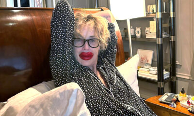 Kako starjeti dostojanstveno? Glumica Sharon Stone odbija estetske tretmane i s ponosom pokazuje sijedu kosu.