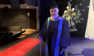 David Marjot koji je studij završio s 95 godina, postao je najstariji diplomant sveučilišta - i već razmišlja o drugom studiju, piše BBC.