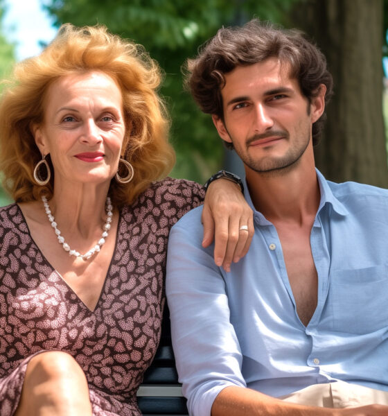 Starija žena i mladi muškarac.