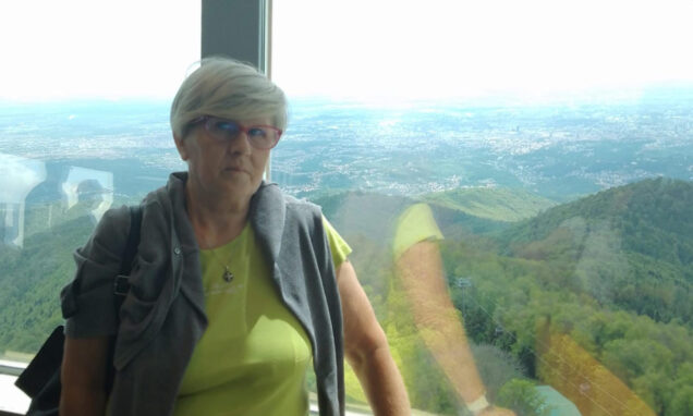 Danica Sušić, u dobi od 63 godine i s 41 godinom radnog staža, umirovljena je prije tri i pol godine, ali je ubrzo pronašla novi posao. Aktivna u Društvu multiple skleroze, pomaže drugima i traži nove prilike za zaposlenje. Njena energija i optimizam ističu se kroz ljubav prema unucima, vrtlarenju i neprekidnu želju za učenjem.
