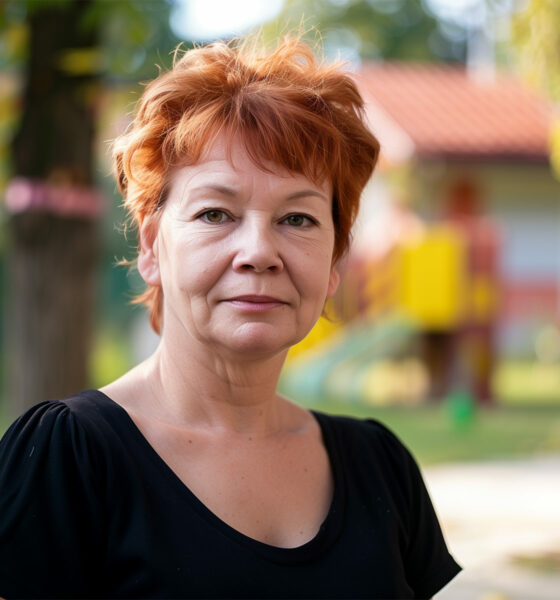 Ovo su tri moguća pitanja za Google koja proizlaze iz teksta: 1. Kako trauma iz djetinjstva utječe na samopoštovanje u odrasloj dobi? 2. Kako se nositi s osjećajem krivnje u odnosu s narcisoidnom majkom? 3. Koje su metode samopomoći za osobe koje pate od niskog samopoštovanja zbog prošlih iskustava?