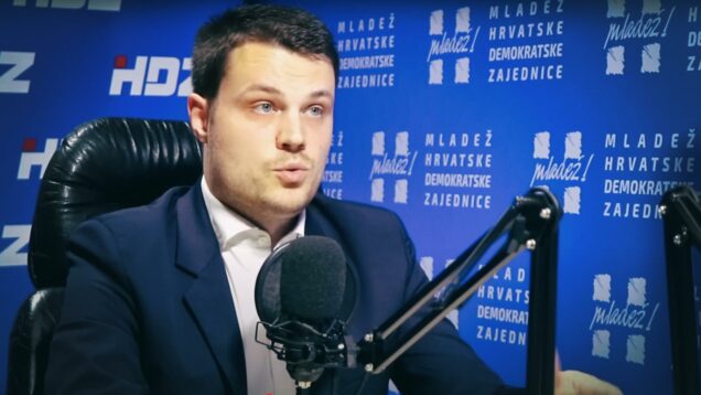 Državni tajnik u Ministarstvu mirovinskog sustava Ivan Vidiš sudjelovao je na sjednici Vijeća EU-a za zapošljavanje, socijalnu politiku, zdravstvo i zaštitu potrošača, gdje se raspravljalo o izazovima srebrne transformacije i produženju profesionalne aktivnosti starijih osoba. Hrvatska omogućuje rad umirovljenicima uz mirovinu.