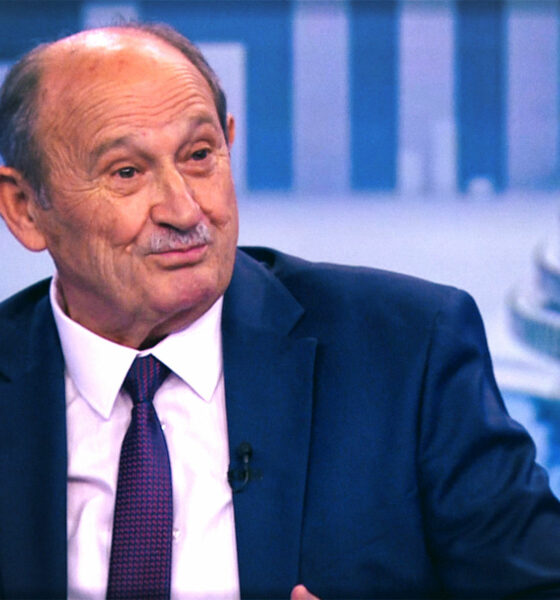 Veselko Gabričević (HSU) nasmijan u emisiji Otvoreno HRT-a, tijekom rasprave o novom Zakonu o mirovinskom osiguranju.