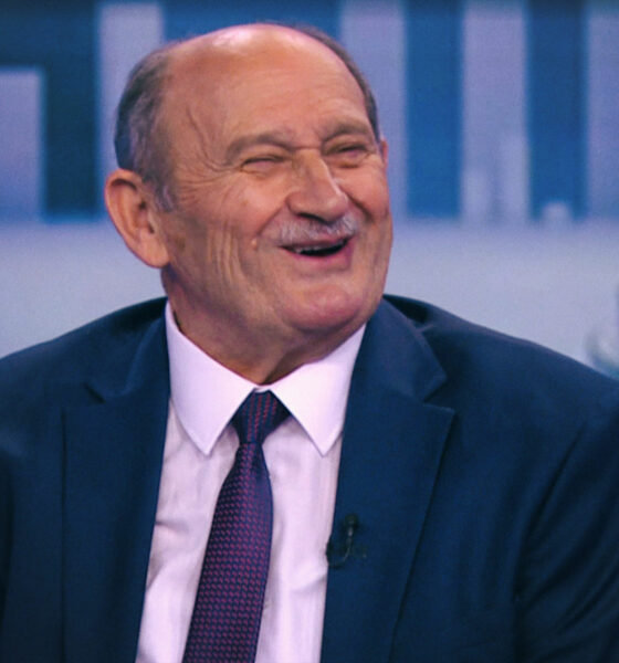 Veselko Gabričević (HSU) nasmijan u emisiji Otvoreno HRT-a, tijekom rasprave o novom Zakonu o mirovinskom osiguranju.
