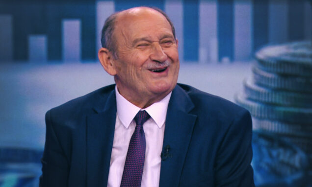 Veselko Gabričević (HSU) nasmijan u emisiji Otvoreno HRT-a, tijekom rasprave o novom Zakonu o mirovinskom osiguranju.