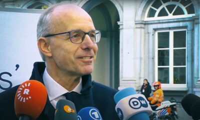 Luksemburški premijer Luc Frieden daje izjavu za medije uoči sastanka u Bruxellesu, komentirajući aktualne političke i gospodarske teme.