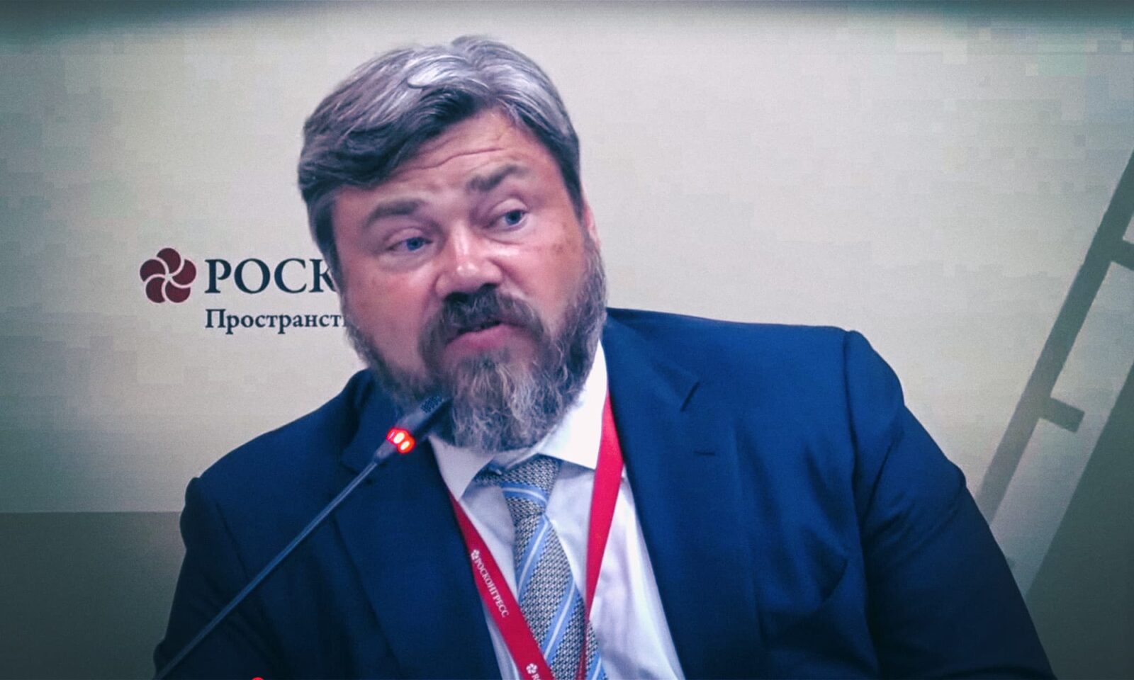 Ruski oligarh i konzervativni ideolog Konstantin Malofejev tijekom govora na konferenciji u Moskvi, poznat po svojim kontroverznim političkim izjavama i promonarhističkim stavovima.