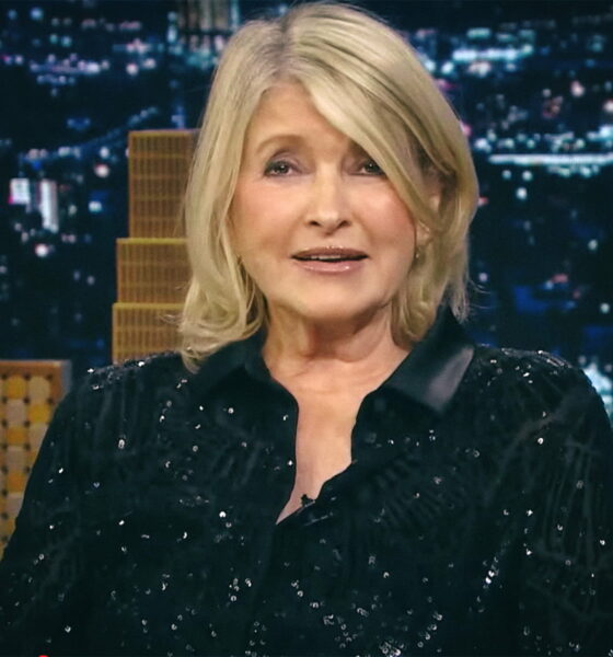 Američka lifestyle ikona Martha Stewart tijekom gostovanja u večernjem TV showu – elegantna, nasmijana i karizmatična kao uvijek.