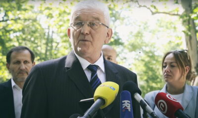 Milivoj Špika , predsjednik Bloka umirovljenici zajedno, drži tiskovnu konferenciju na Zrinjevcu.