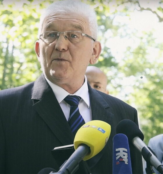 Milivoj Špika , predsjednik Bloka umirovljenici zajedno, drži tiskovnu konferenciju na Zrinjevcu.