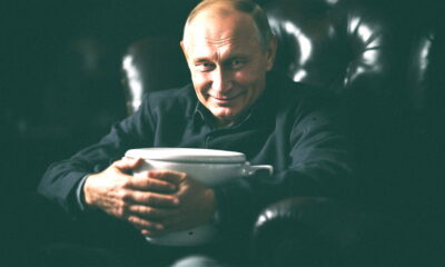 Vladimir Putin, ruski predsjednik, grli kahlicu.