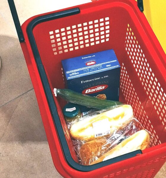 Košarica za robu u trgovačkom lancu Spar.