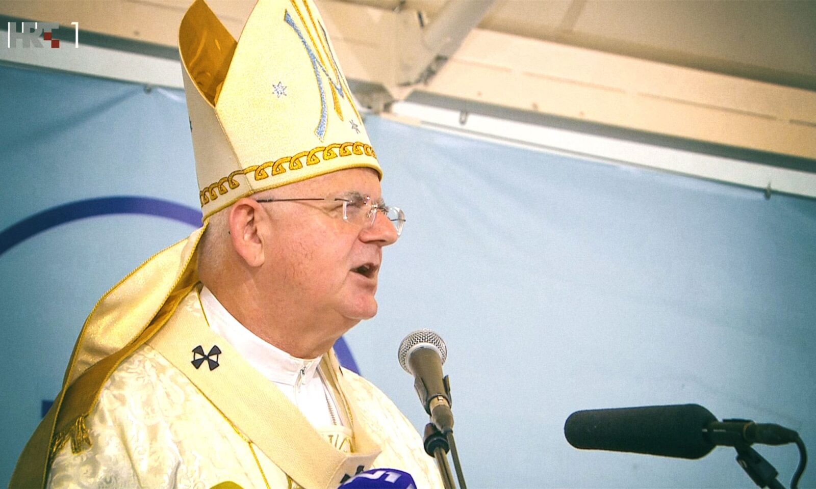 Riječki nadbiskup Mate Uzinić drži propovjed povodom blagdana Velike Gospe.