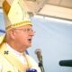 Riječki nadbiskup Mate Uzinić drži propovjed povodom blagdana Velike Gospe.