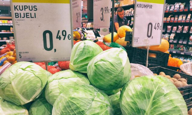 Dio osnovnih proizvoda uskoro će imati još niže maksimalne cijene. ako je Vlada već ograničila cijene za 70 proizvoda, svaki sedmi proizvod imat će još nižu cijenu.