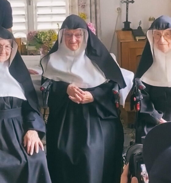 Tri opatice odbile su poslušnost i vratile se u svoj stari dom.
