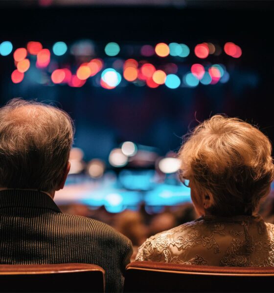 Bračni par na koncertu Maksima Mrvice.