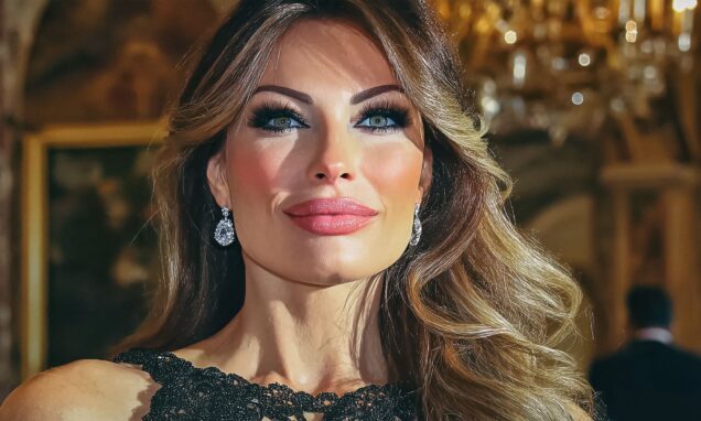 Žena s mar-a-lago licem.