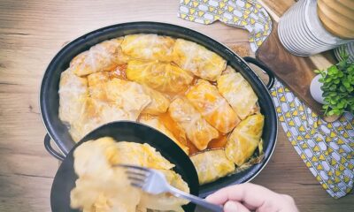 Božićna sarma na stolu.