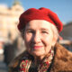 Starija žena s beretkom u Zagrebu.