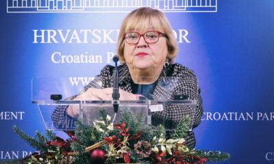 Anka Mrak-Taritaš za saborskom govornicom.