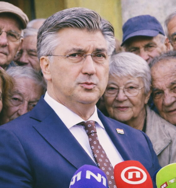 Premijer Andrej Plenković (HDZ) i umirovljenici.