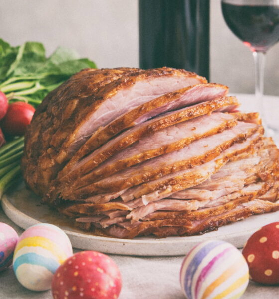 Meso na uskrsnom stolu.