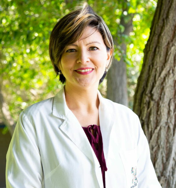 Liječnica pod krošnjom.