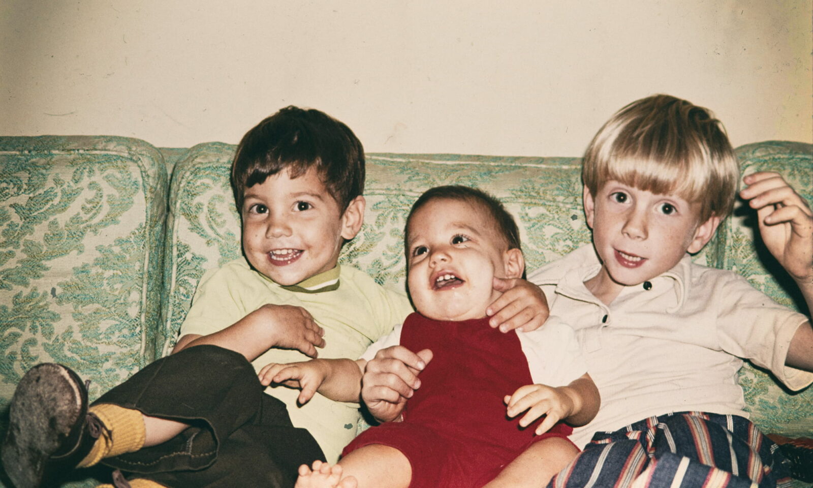 Stara obiteljska fotografija djece.