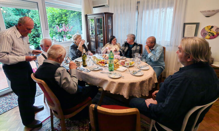 Okupljanje obitelji Zubak na Mihaljevcu u Zagrebu.