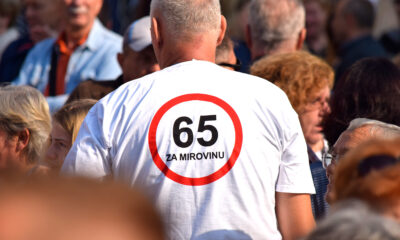 Muškarac na prosvjedu - 67 je previše.