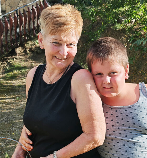 Marina Janeš i unuk Antonio na imanju u Gorskom kotaru.