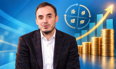 Miloš Konatar ispred grafičkog prikaza rasta mirovina, stupaca kovanica i simbola tromjesečnog usklađivanja.